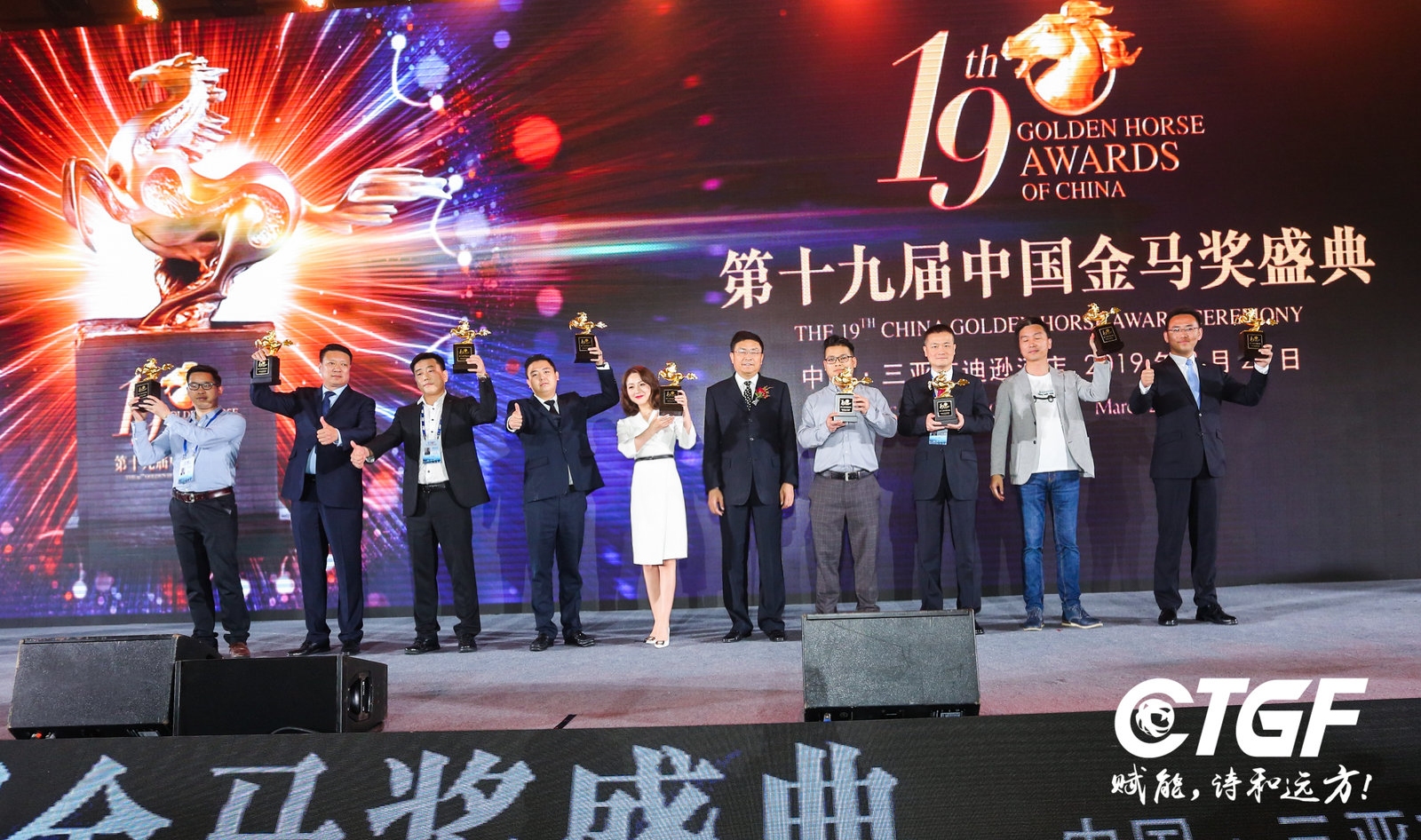 入围,专业测评,大众投票,评委会投票等层层评选环节,最终,颁奖典礼上